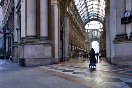 Coronavirus infections on the rise in Milan, daily life in the city during last day of normal before the lockdown, the city works regularly waiting toのeditorial素材