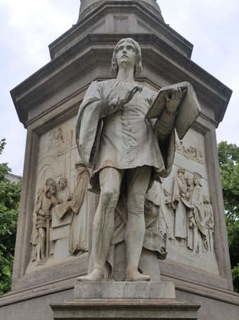 Leonardo da Vinci sculpture in Andrea Salaino sculpture in piazza della Scala Milan, Italyのeditorial素材