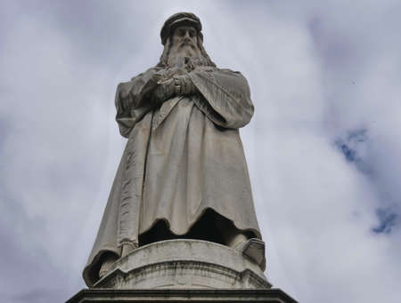 Leonardo da Vinci sculpture in piazza della Scala Milan, Italy Travel categoryのeditorial素材