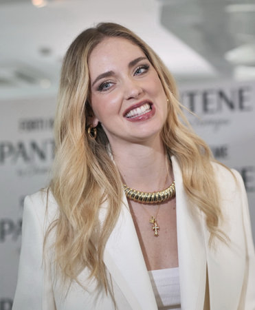 Talk pantene live instagram meeting with Chiara Ferragni, Valeria Consorte and Danila De Stefanoのeditorial素材