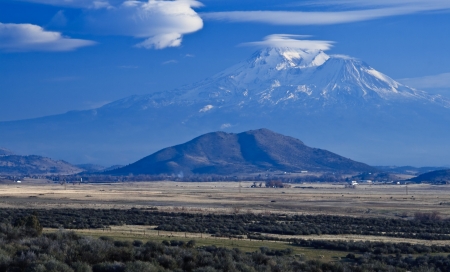 California Landscape: Mount Shasta and lenticular cloudsの写真素材