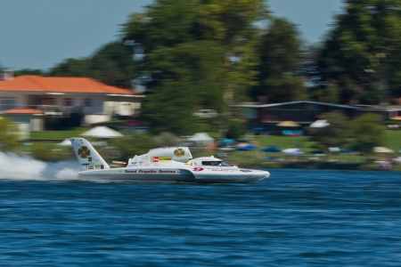 TRI-CITIES, WA - JULY 29: Jon Zimmerman pilots the U-9 Jones Racing unlimited hydroplane at the Lamb Weston Columbia Cup July 29, 2012 on the Columbia River in Tri-Cities, WA.のeditorial素材