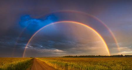 Twilight Splendor: The Mesmerizing Double Rainbow Landscapeの写真素材