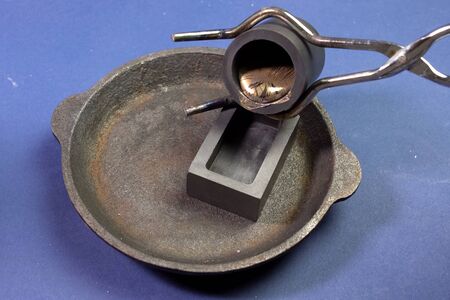 a Lead melting, molten lead metal samplesの写真素材