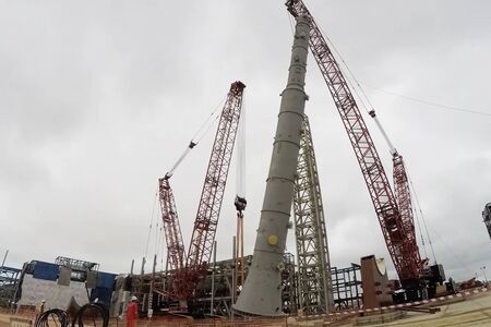 Installation of a distillation column at an oil refinery.の写真素材