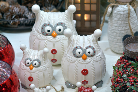 Three white christmas owlsの写真素材