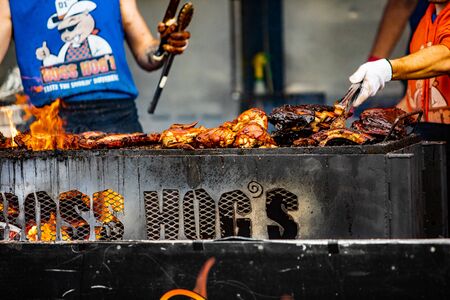 2019-06-01 Windsor, Ontario Canada Ribfest Food Festival Ribs Chicken Pulled Pork Barbecue Grill Cooking Boss Hogsのeditorial素材
