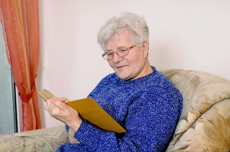 elderly woman reads a bookの写真素材