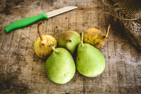 Yellow and green pears on wood tableの写真素材
