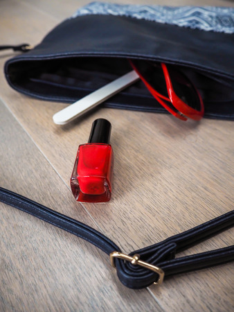 Blue purse with vibrant red accessories falling outの写真素材