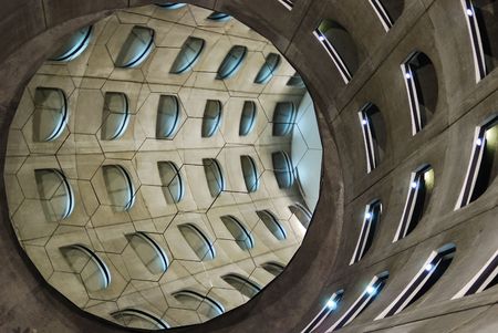 Reflexion thru mirrors of an helical well in an underground car park