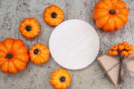 Wooden empty round sign template with copy spaceの写真素材