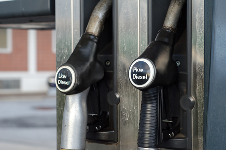 Filling Lkw Pkw diesel in stationの写真素材