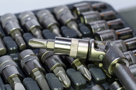 Ratcheting Multi-Bit Screwdriver