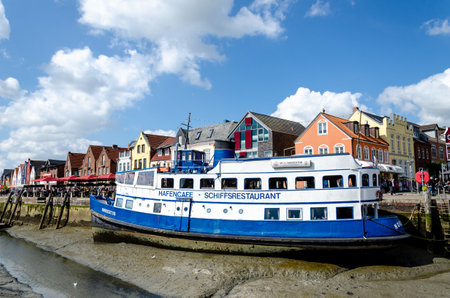 Husum, Germany - August 30, 2021: Husum harbor (Husumer Hafen) at low tide.のeditorial素材