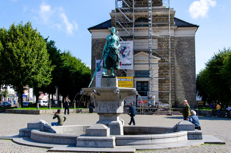 Husum, Germany - August 30, 2021: Asmussen-Woldsen-Denkmal (monument), 'Tine-Brunnen' (fountain) on the marketplace.のeditorial素材