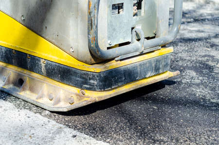 Reversible vibratory plate at the construction site