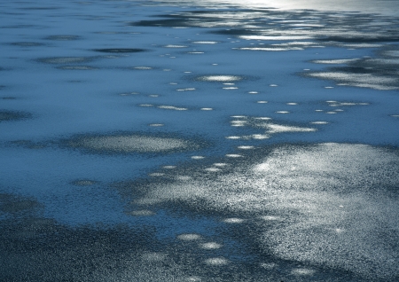 frozen pond levelの写真素材