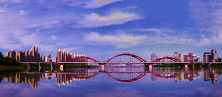 Panoramic view of a bridge in an urban cityのeditorial素材
