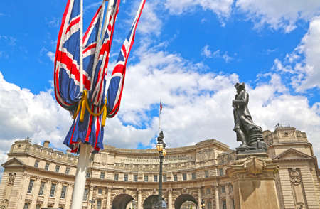 London, Great Britain -May 23, 2016: a bronze statue of captain james cook by thomas brock with flags at admiralty archのeditorial素材