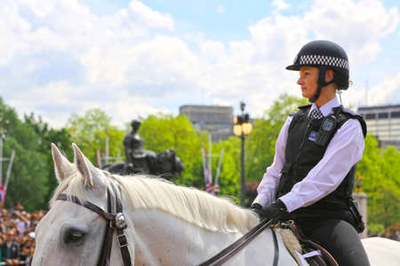 London, Great Britain -May 23, 2016: Mounted police near Buckingham Palace during the changing of the guardのeditorial素材