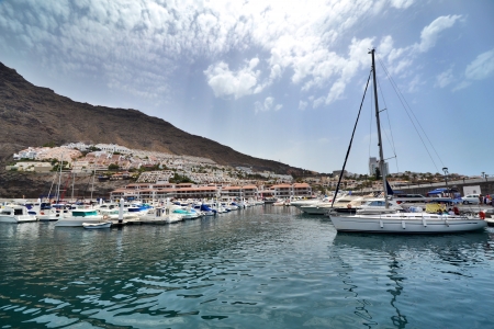 Yachts and pleasure boats standing on a warfの写真素材
