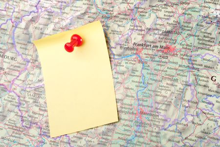 Yellow Note and red pin on map of Frankfurtの写真素材