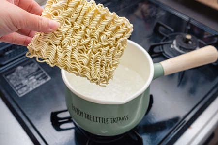 Make instant noodlesの写真素材