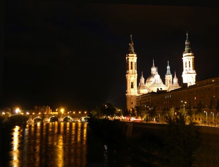 Nuestra  del Pilar y Puente de la Piedra - Saragozzaの写真素材