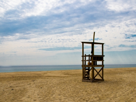 An empty lifeguard station awaits beach goers on Nauset Beach, MA, on Cape Cod の写真素材