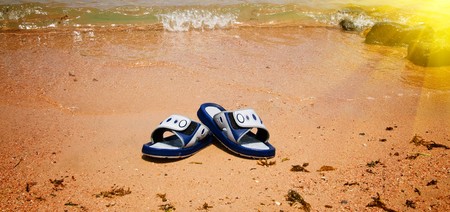 Abandoned blue sandal near the sea.の写真素材