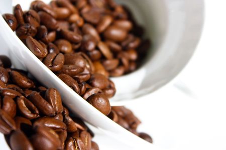 spilled coffee, coffee beans, porcelain saucer, white cup and saucer, fresh coffee beansの写真素材
