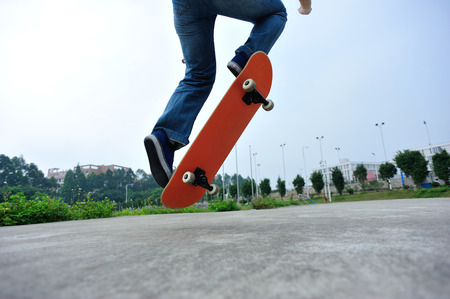 young skateboarder skateboarding outdoorの写真素材