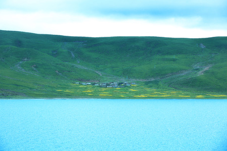 yamdrok lake china in tibet, chinaの写真素材