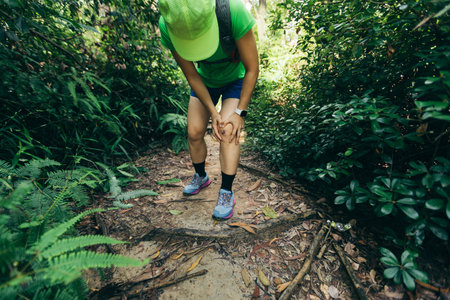 Woman ultra marathon runner got sports injury on knee