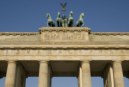 The Brandenburg Gate is a former city gate and one of the main symbols of Berlin, Germany. の写真素材