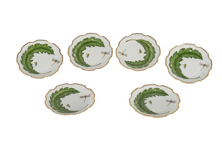 Set of porcelain plates with green leaves isolated on white backgroundの写真素材