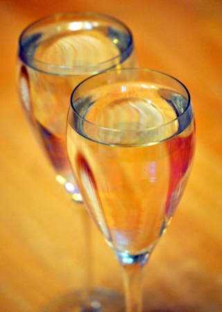 Two glasses of white wine の写真素材