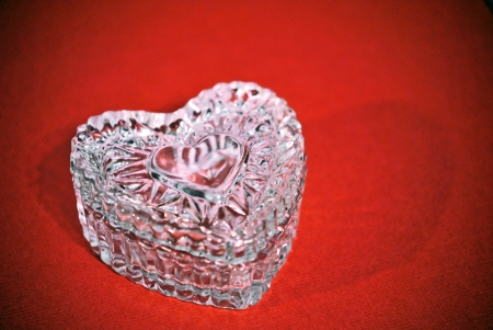 Heart-shaped crystal trinket box の写真素材