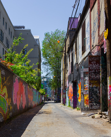 TORONTO, CANADA - JUNE 7, 2014  Part of Grafitti Alley  Rush Lane  in Central Toronto のeditorial素材