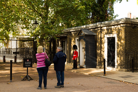 LONDON, UK - 26TH SEPTEMBER 2014: People taking photographs of a Horse Guardsmanのeditorial素材