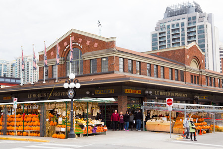 OTTAWA, CANADA -  11TH OCTOBER 2014: Part of Byward Market in Ottawa showing stalls and buildingsのeditorial素材