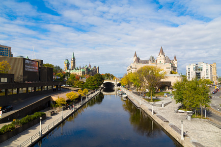 OTTAWA, CANADA -  11TH OCTOBER 2014: A view up the rideau Canal towards the Ottawa Parliament.のeditorial素材