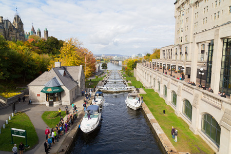 OTTAWA, CANADA -  12TH OCTOBER 2014: Ottawa Locks along the Rideau Canal during the day. Boats and people can be seenのeditorial素材