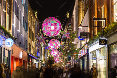 LONDON, UK - 27TH NOVEMBER 2015: Lights down Carnaby Street in London during the Christmas Season. Large amounts of people can be seen.のeditorial素材