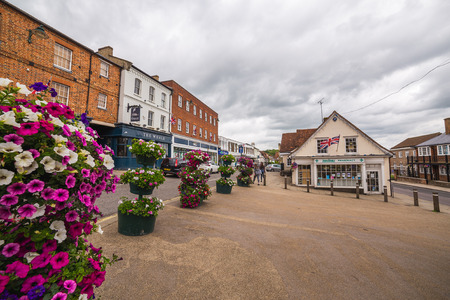 BUCKINGHAM, UK - 4TH JULY 2016: A view of Buckingham Town center during the day. People can be seen.のeditorial素材