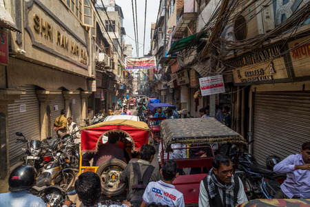 DELHI, INDIA - 19TH MARCH 2016: Bad congestion down a street in Delhi. People, Tuk Tuks and buildings can be seen.のeditorial素材
