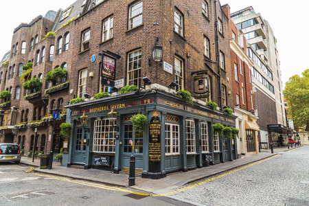 LONDON, UK - 8TH OCTOBER 2016: The outside of Shepherds Tavern Pub in Mayfair, London during the dayのeditorial素材