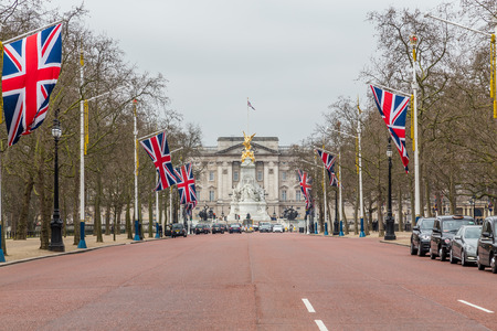 LONDON, UK - 9TH MARCH 2015: A view along the Mall towards Buckingham Palace during the day in the spring. Union Jack Flags can be seen.のeditorial素材