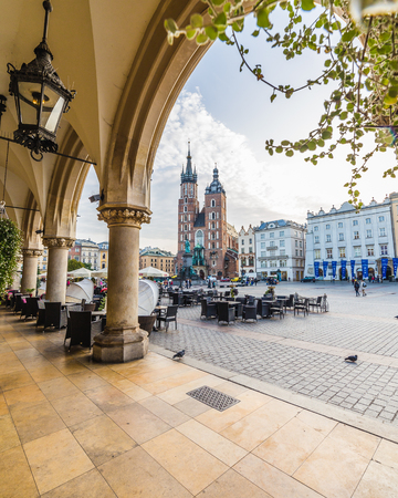 KRAKOW, POLAND -  15TH OCTOBER 2016: St. Mary's Basilica, shops and buildings on Rynek Glowny (Main Square) in Krakow in the morning.のeditorial素材